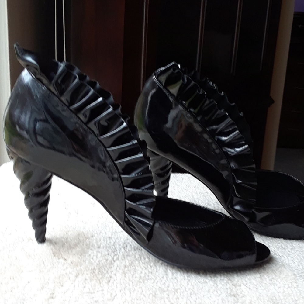 Jeffrey Campbell Michelle swirl ruffle shoes 9.5
